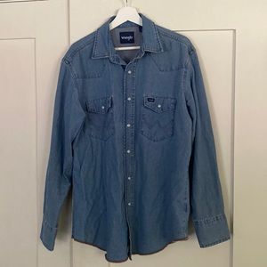 WRANGLER COWBOY CUT LONG SLEEVE WESTERN DENIM SNAP WORK SHIRT IN STONEWASH